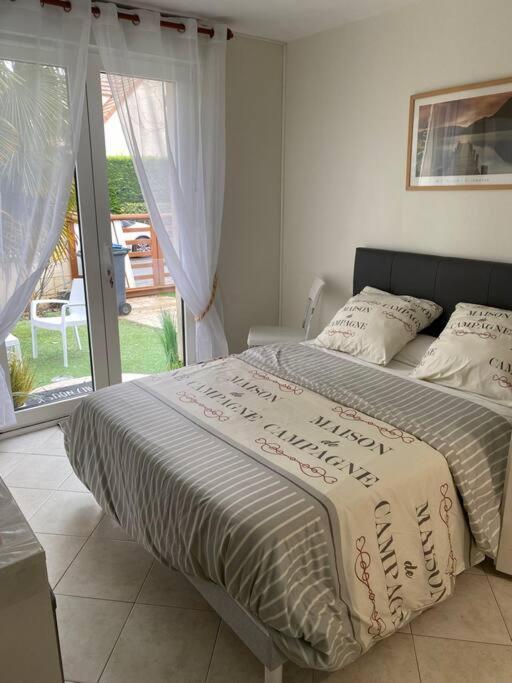 Chambre Avec Entree Independante Situation Ideale Serris Dış mekan fotoğraf